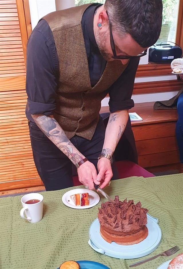 Harry Steele cuts the cake!